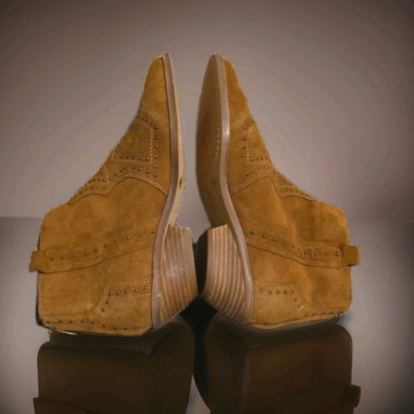 Vince Camuto Shoes - New without  tags Vince Camuto Tamera studded ankle boots in the cocoa bear Sz 8